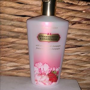 Victoria’s Secret Strawberries 🍓 and Champagne 🥂